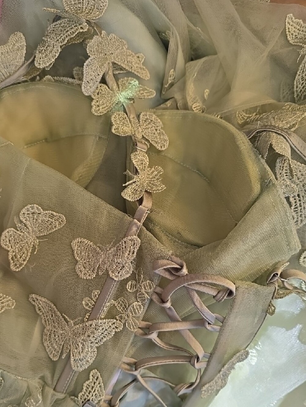 Elegant Green Floral Tulle Evening Gown - Picture 6 of 6